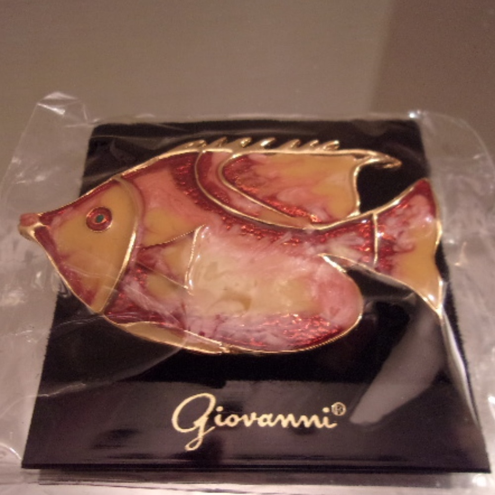 Nwts Giovanni fish brooch. GL10